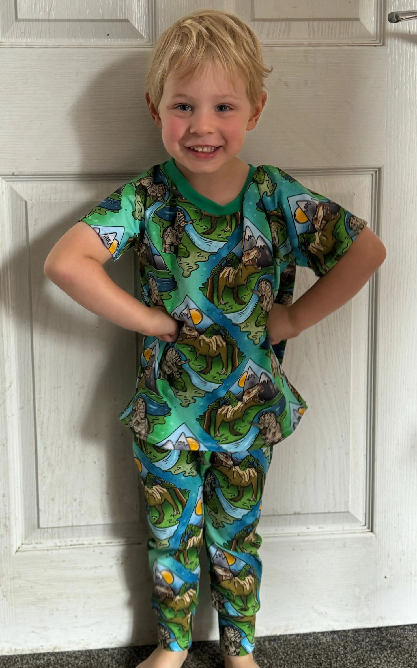 T shirt and pants set - Appletree Gifts Co